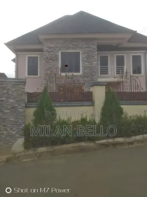 5bdrm Duplex in Mercus Poli Estate, Bunkoro for sale