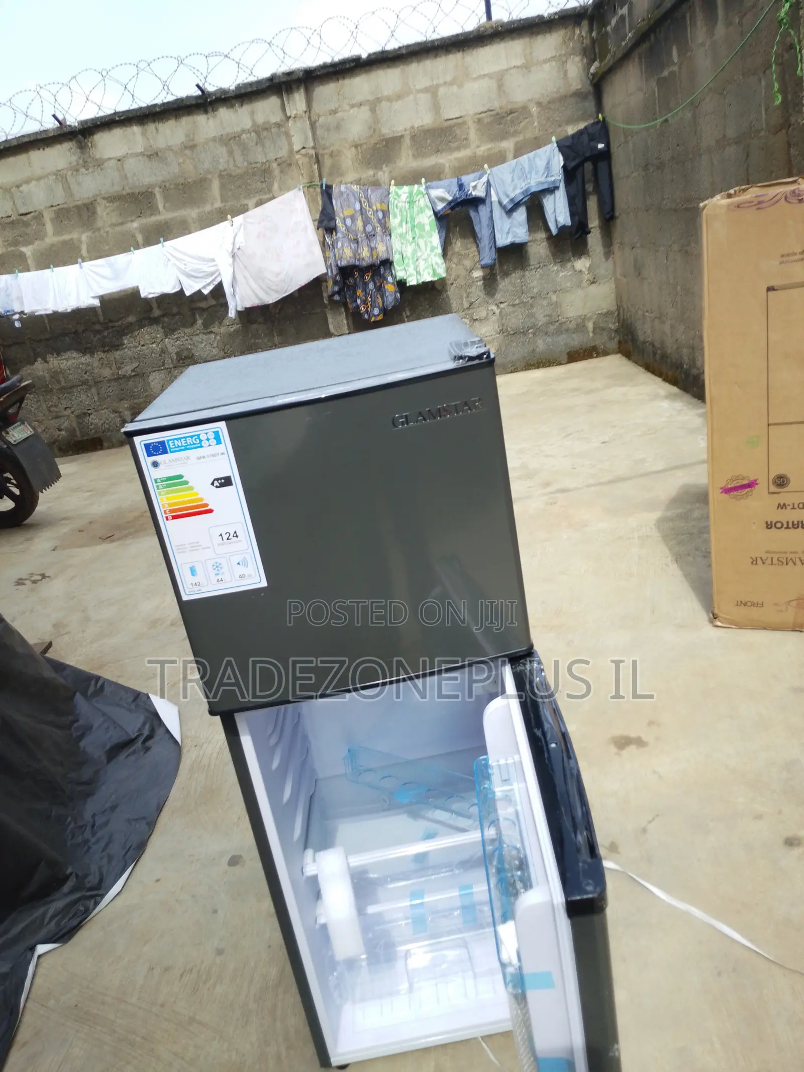 Glamstar 175L Refrigerator for Efficient Food Storage