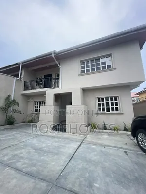 3bdrm Apartment in Lekki Phase 1 for rent