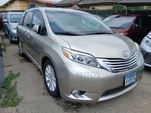 Toyota Sienna Limited 7-Passenger 4dr Minivan AWD (3.5L 6cyl 6A) 2015