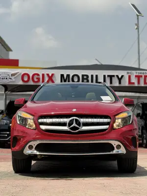 Mercedes-Benz GLA 250 2015 Red