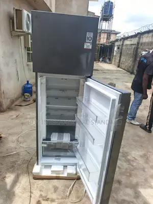 LG 287-Litre Two Door Refrigerator for Kitchen Convenience