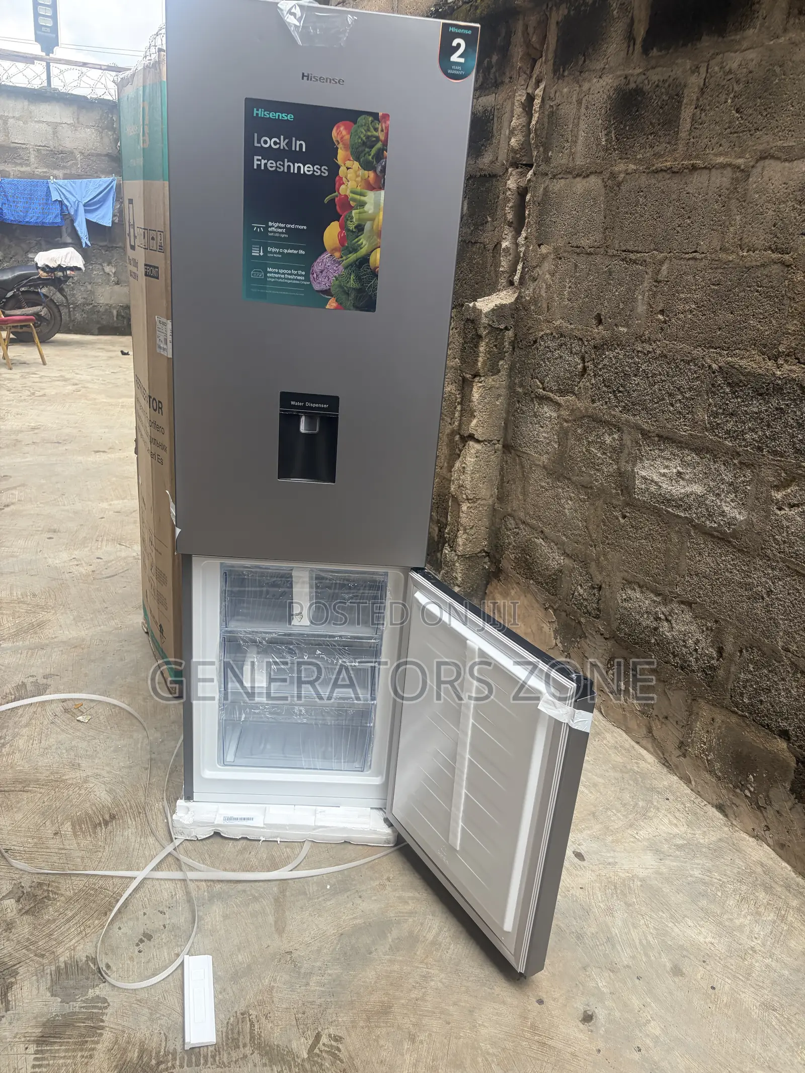 Hisense 264L Double Door Fridge With Easy-Access Water Dispenser