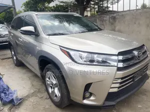 Toyota Highlander Limited 4dr SUV (3.5L 6cyl 6A) 2015 Gold