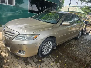 Toyota Camry 2010 Gold