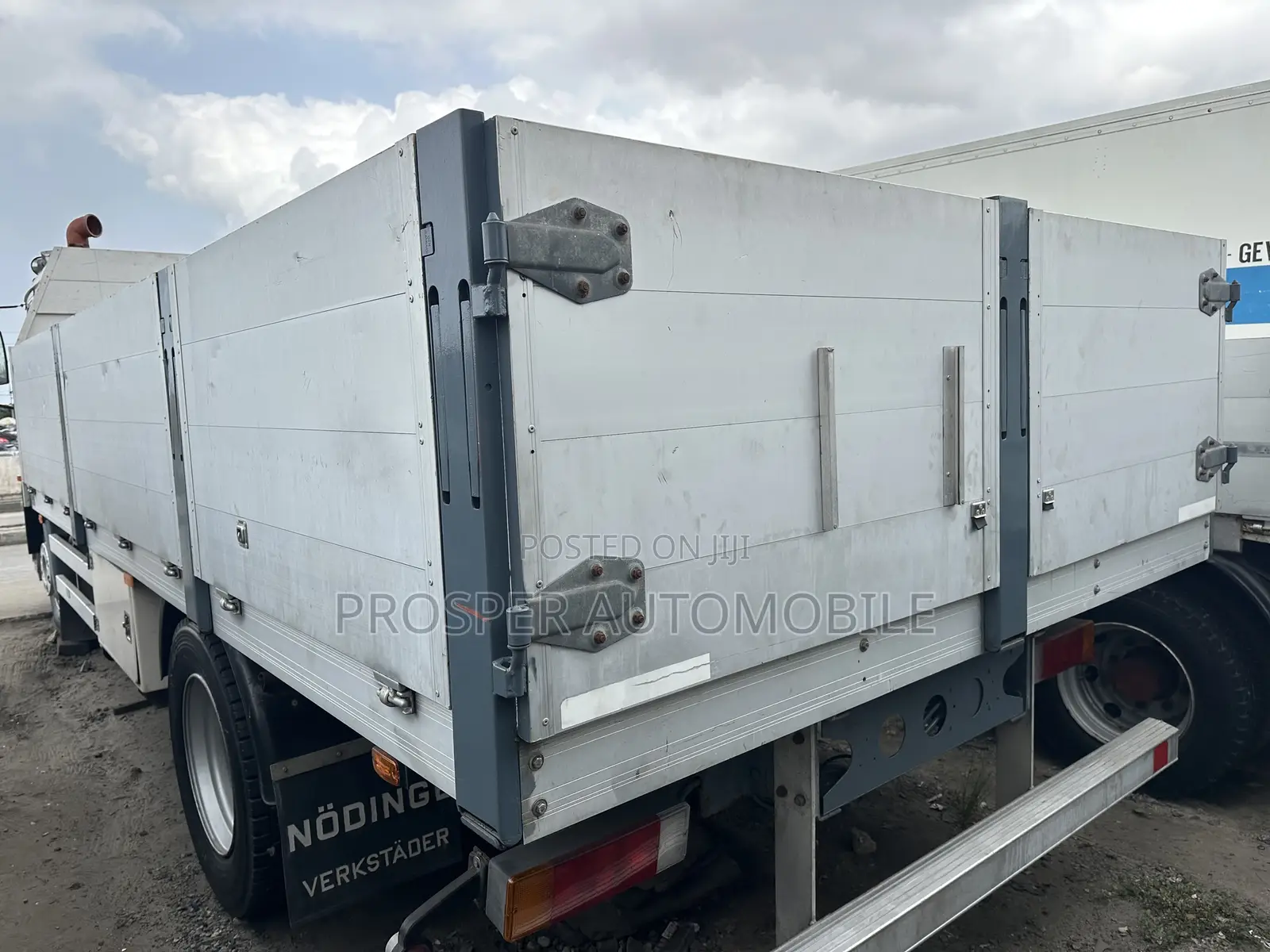 Volvo FL Truck 2008 Yellow