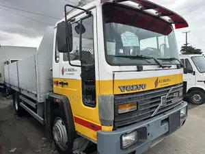 Volvo FL Truck 2008 Yellow