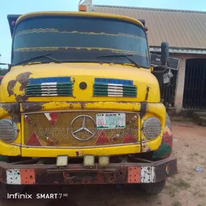 Mercedes-Benz Six Tyre Tiper 1999 Yellow