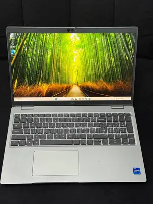 Laptop Dell Latitude 5520 8GB Intel Core i7 SSD 256GB