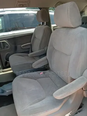 Toyota Sienna LE FWD (3.3L V6 5A) 2004 Maroon