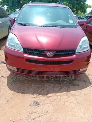 Toyota Sienna LE FWD (3.3L V6 5A) 2004 Maroon