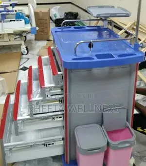 Hospital Crash Cart Emergency Trolley. [1]