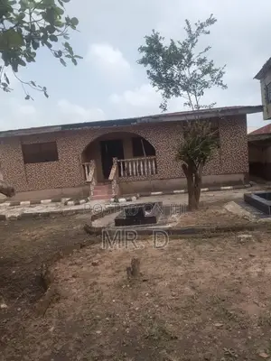 4bdrm Bungalow in Oyo, Ibadan for sale