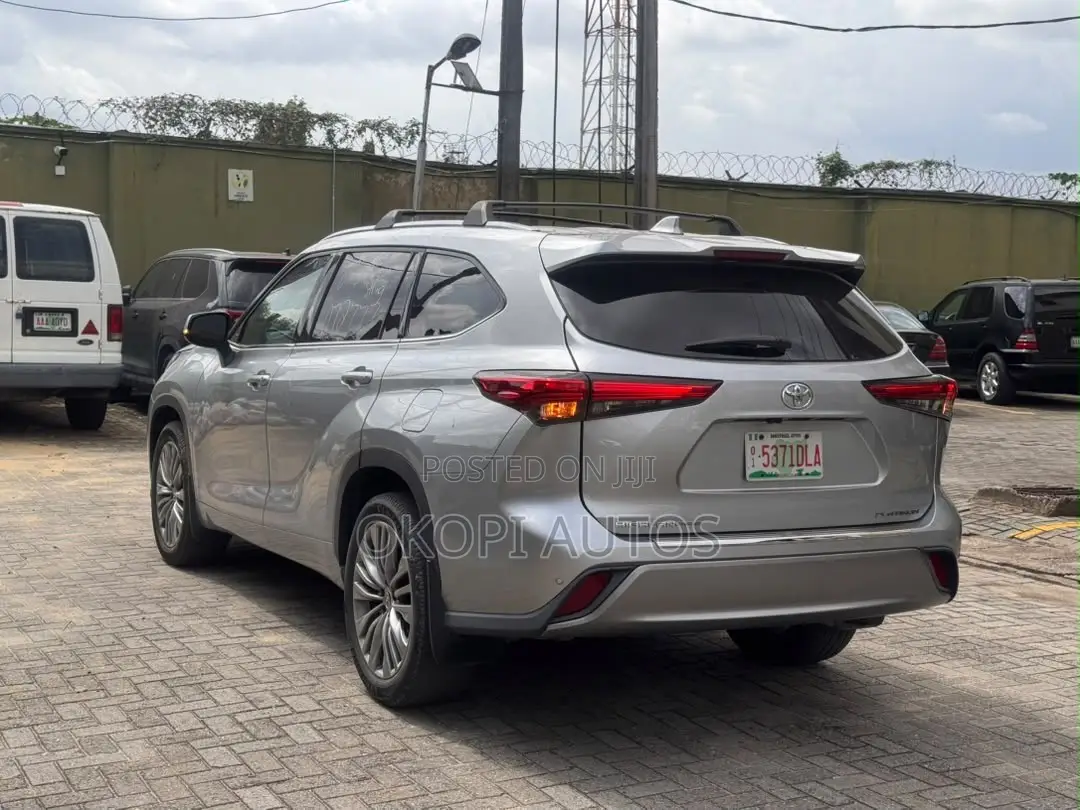 Toyota Highlander 2021 Silver