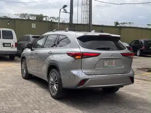 Toyota Highlander 2021 Silver