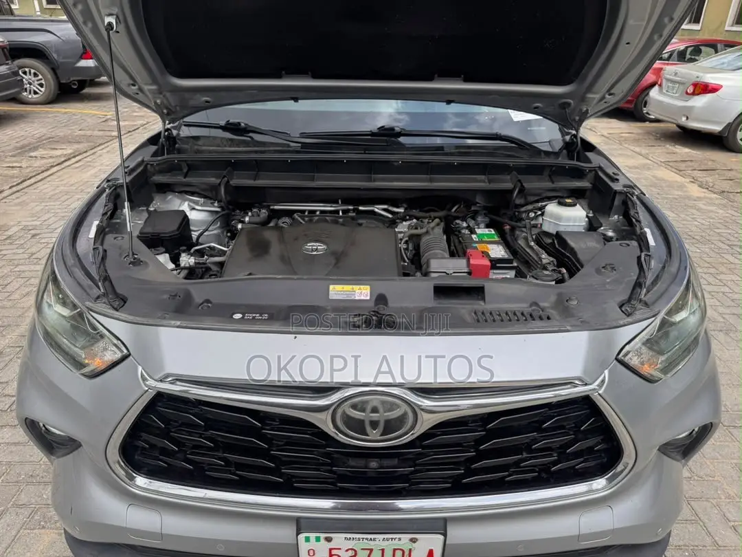 Toyota Highlander 2021 Silver