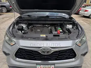 Toyota Highlander 2021 Silver