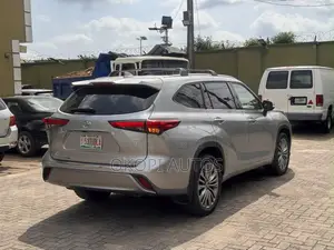 Toyota Highlander 2021 Silver