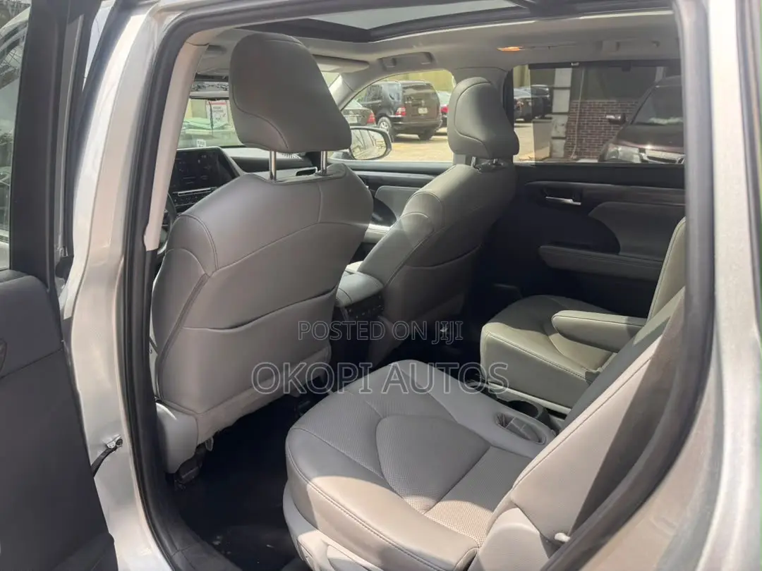 Toyota Highlander 2021 Silver