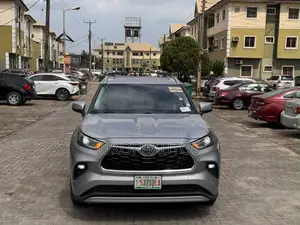 Toyota Highlander 2021 Silver