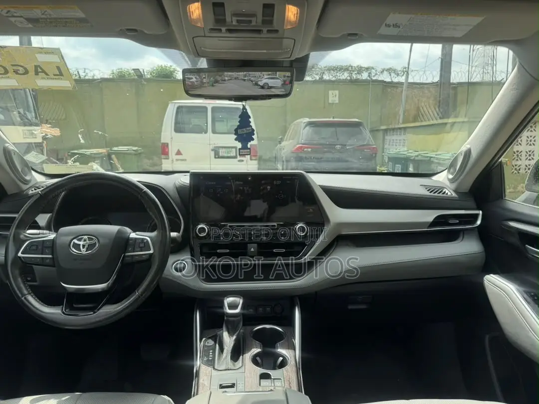 Toyota Highlander 2021 Silver