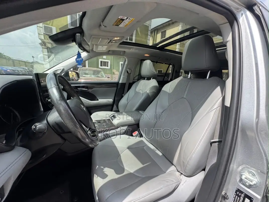 Toyota Highlander 2021 Silver