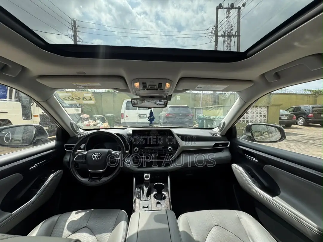Toyota Highlander 2021 Silver