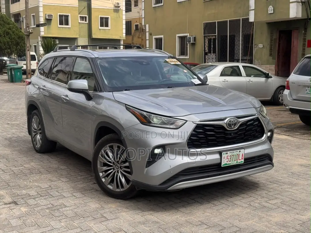 Toyota Highlander 2021 Silver