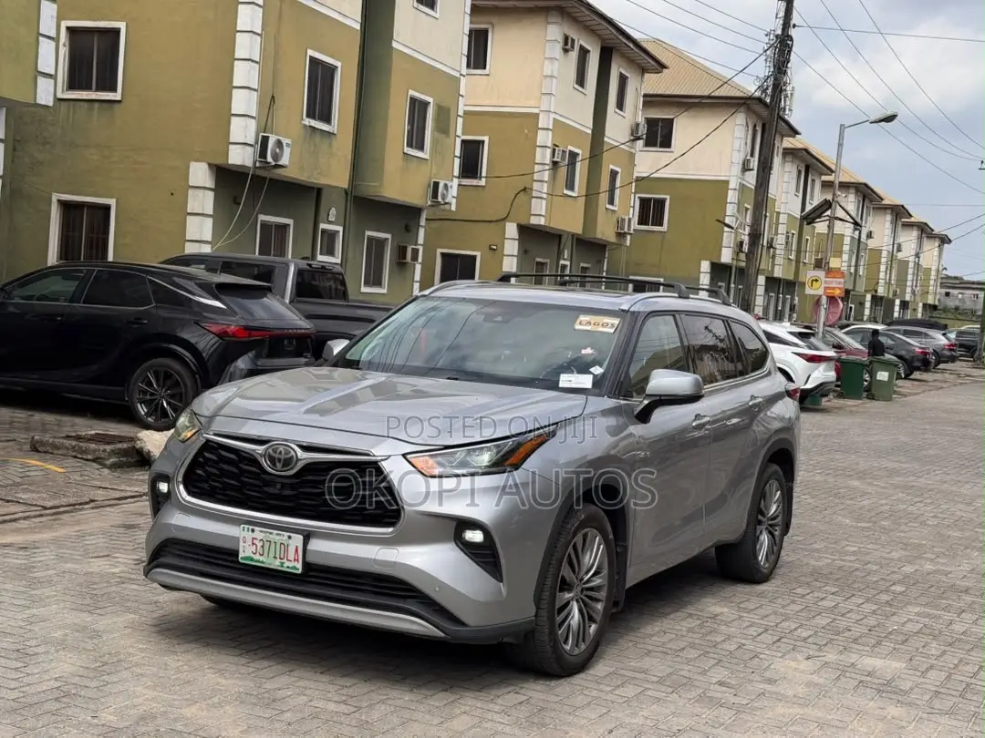 Toyota Highlander 2021 Silver