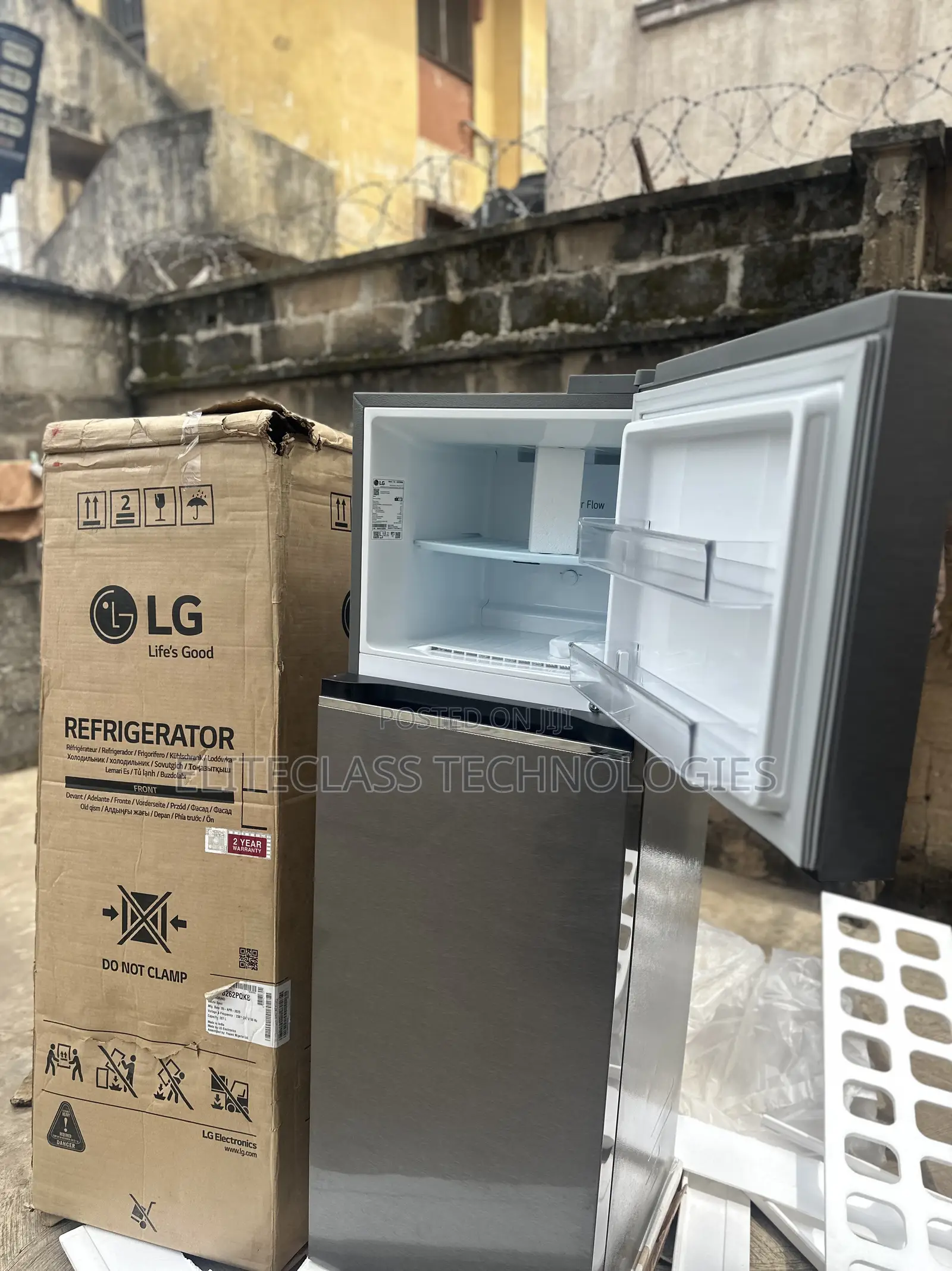 Reliable LG GL-B262PQKB Refrigerator for Household Storage