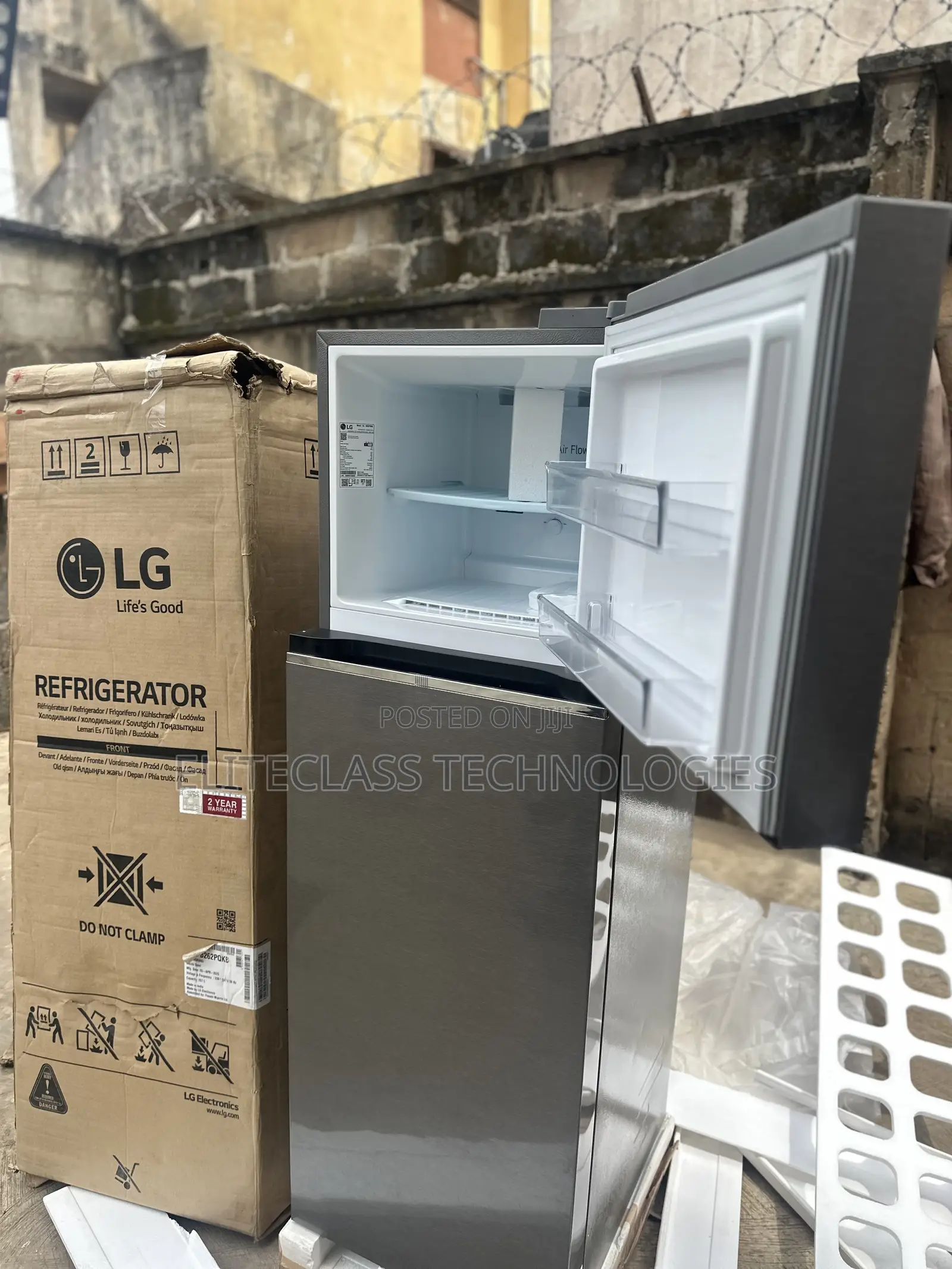 Reliable LG GL-B262PQKB Refrigerator for Household Storage