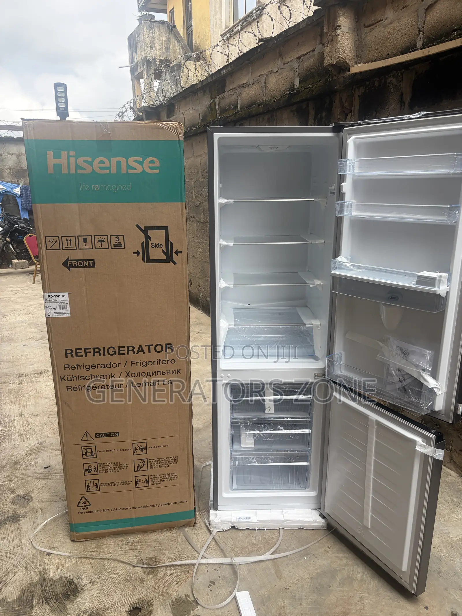 Hisense 264L Refrigerator With Bottom-Mounted Freezer