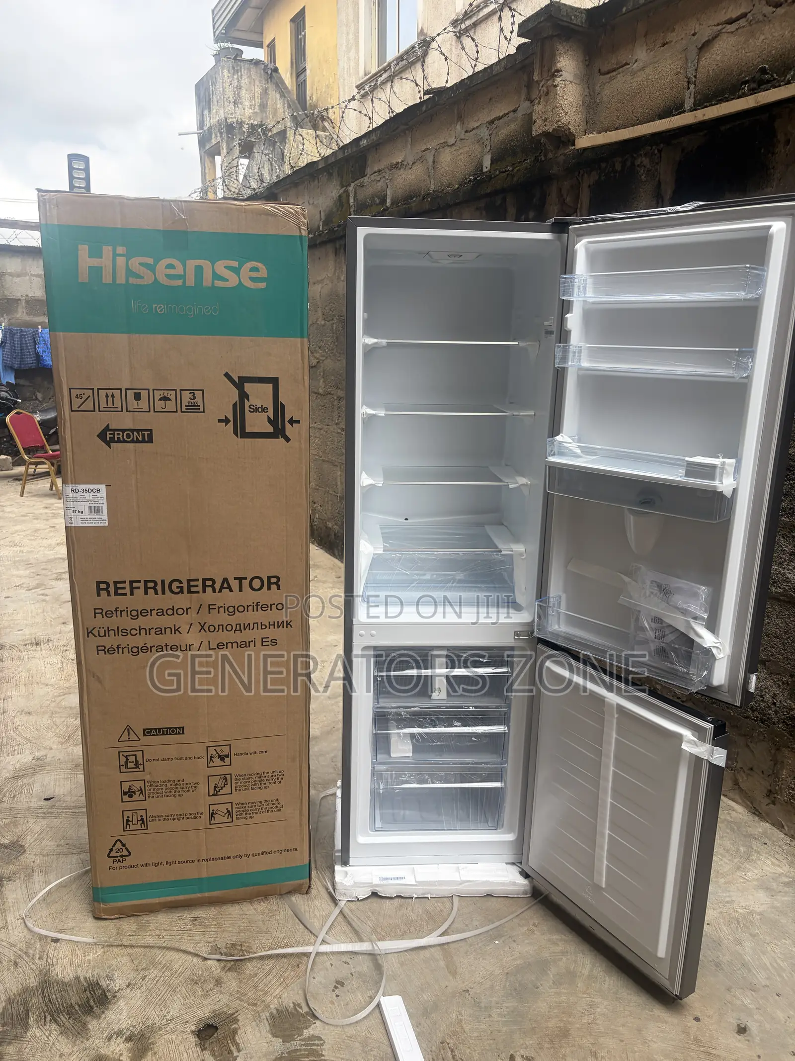 Hisense 264L Refrigerator With Bottom-Mounted Freezer