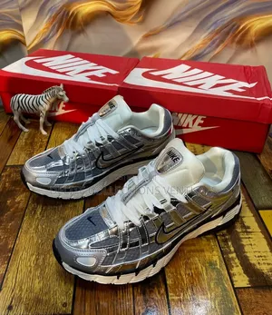 *Nike**/ * *Bowerman Series* *Silver/Light Grey*