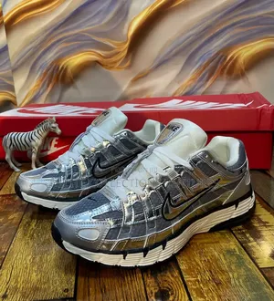 *Nike**/ * *Bowerman Series* *Silver/Light Grey*