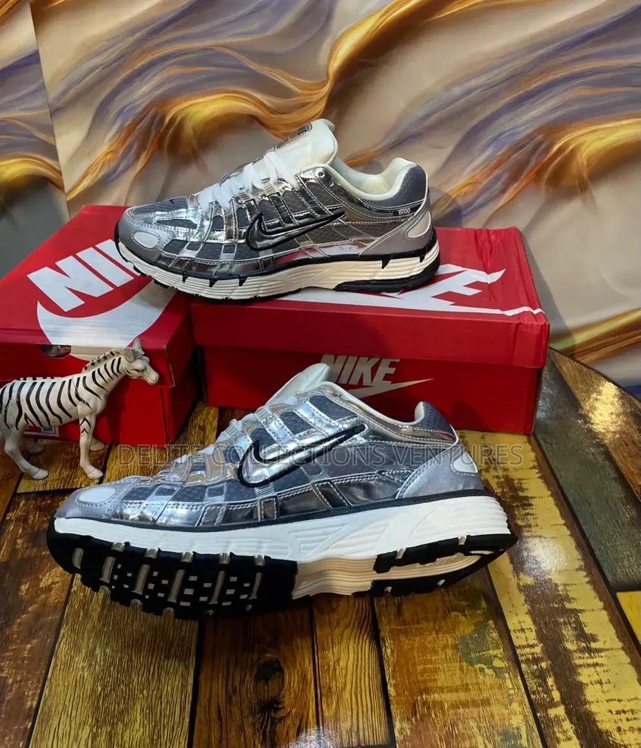 *Nike**/ * *Bowerman Series* *Silver/Light Grey*