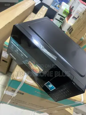 Hisense Digital 700W Microwave for Easy Food Warming