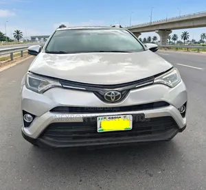 Toyota RAV4 Limited 4dr SUV AWD (2.5L 4cyl 6A) 2018 Silver