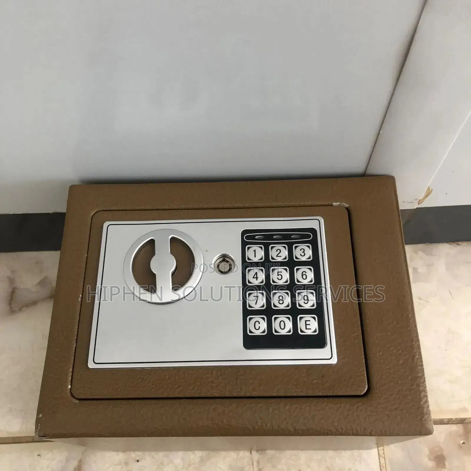 Compact Valuables Guard
