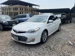 Toyota Avalon XLE 4dr Sedan (3.5L 6cyl 6A) 2015 White