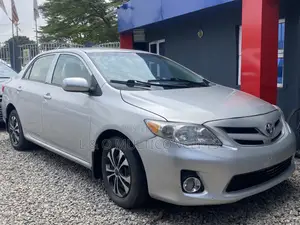 Toyota Corolla LE 4dr Sedan (1.8L 4cyl 4A) 2013 Silver