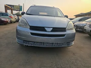 Toyota Sienna CE FWD (3.3L V6 5A) 2004 Blue