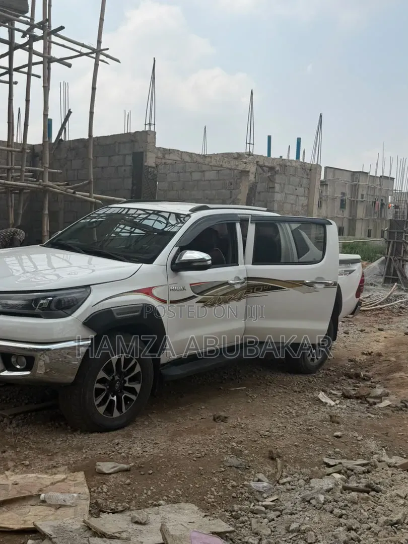 Toyota Hilux 2017 White