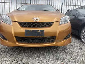 Toyota Matrix Hatchback FWD (1.8L 4cyl 5M) 2010 Gold