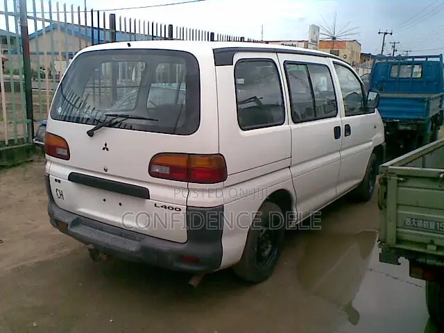 Mitsubishi L300 2000 White