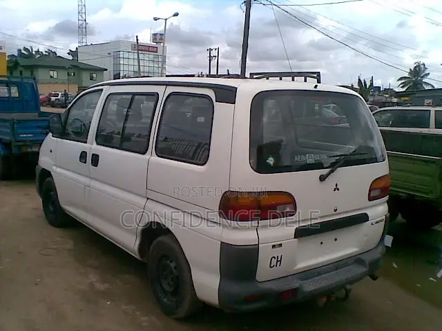 Mitsubishi L300 2000 White