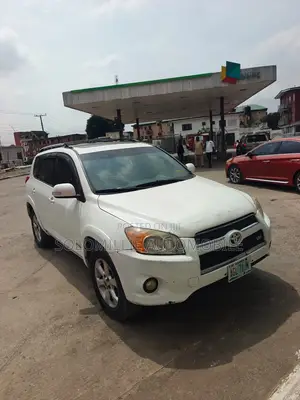 Toyota RAV4 2011 White
