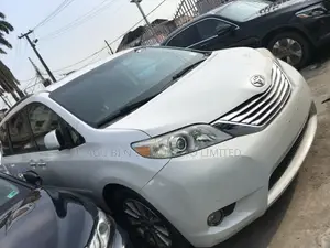 Toyota Sienna Limited 7 Passenger 2012 White