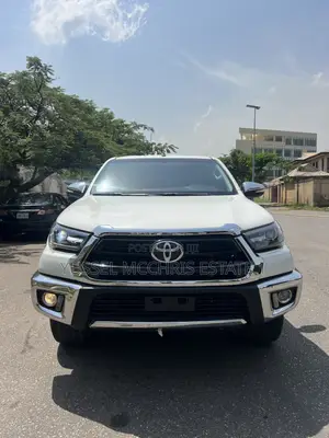 Toyota Hilux Revo Double Cab Petrol 2.7 AWD 2017 White