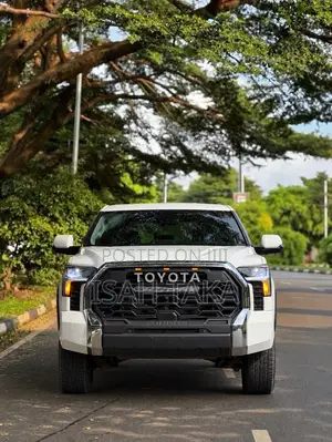Toyota Tundra Limited Double Cab 6.5' Bed 2024 White